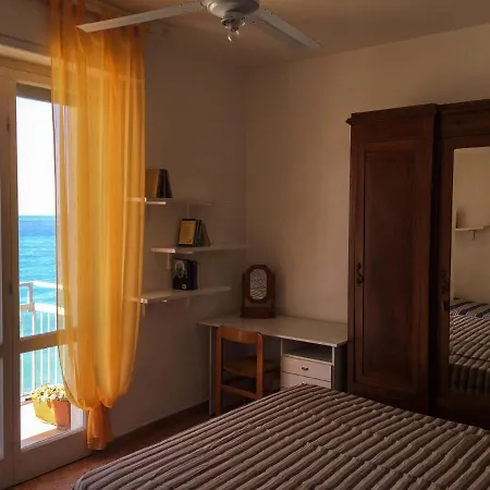 Casa Blumele, Completo, 100mq, Lgbtqplus Friendly Apartment Deiva Marina