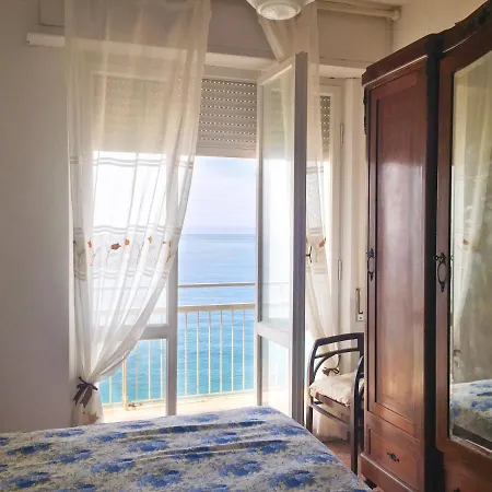 Casa Blumele, Completo, 100mq, Lgbtqplus Friendly Apartment *