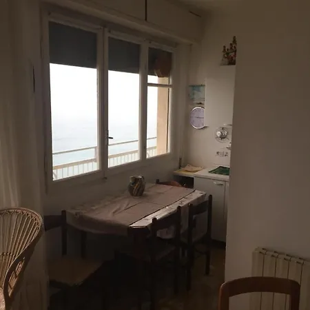 Casa Blumele, Completo, 100mq, Lgbtqplus Friendly * Deiva Marina