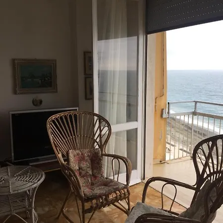 Casa Blumele, Completo, 100mq, Lgbtqplus Friendly Apartment *