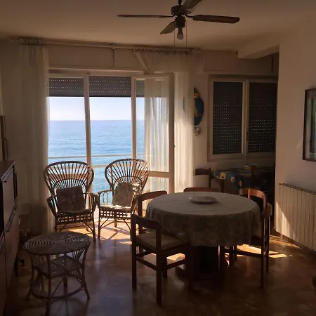 Casa Blumele, Completo, 100mq, Lgbtqplus Friendly * Deiva Marina